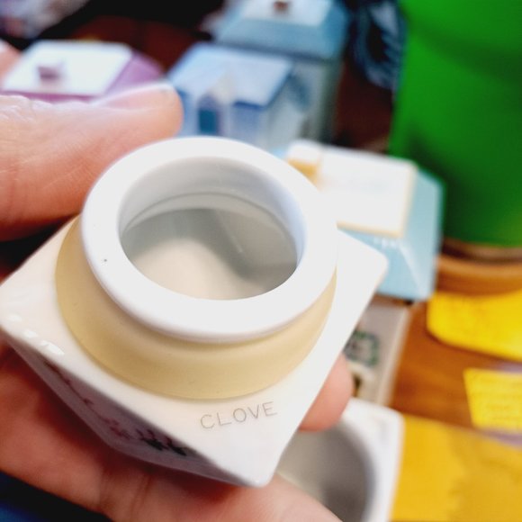 The Lenox Spice Village CLOVE Jar House Fine Porcelain 1989 - Picture 4 of 9